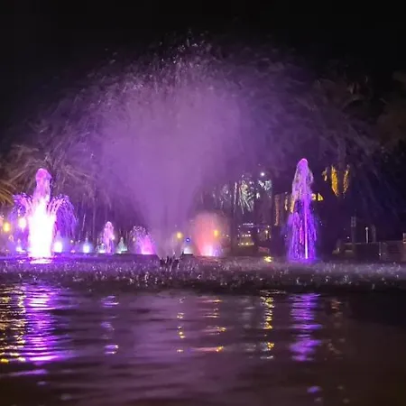 Center Near Port Aventura 아파트